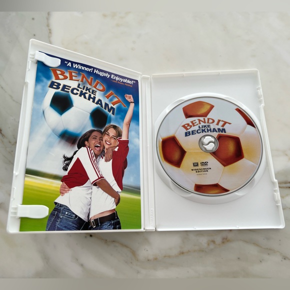 BEND IT LIKE BECKHAM WIDESCREEN EDITION DVD - Picture 2 of 3